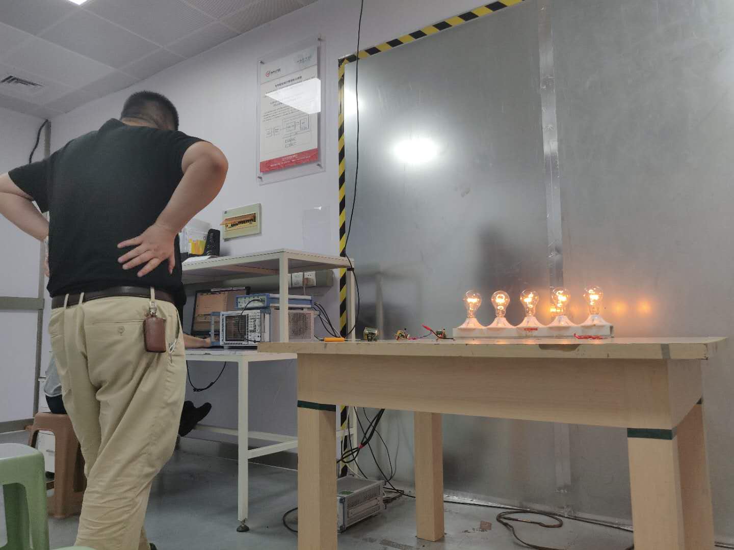 谷景工程師前往安規(guī)實驗室處理客戶電路問題 8 蘇州谷景電子有限公司 8